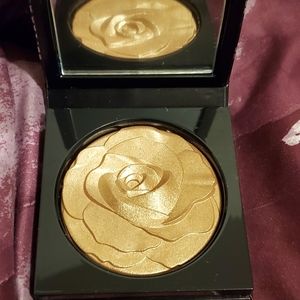 NEW Mac Selena Highlighter